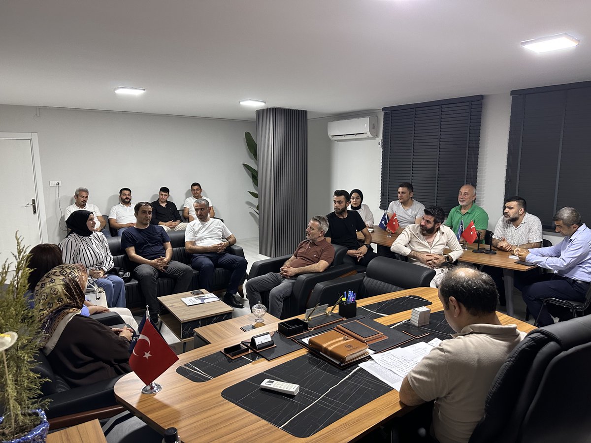 Anahtar Parti Bağcılar (@apartibgclr) on Twitter photo Kongre yolunda kararlılıkla ilerliyoruz!
Anahtar Parti Bağcılar İlçe Başkanlığı olarak 1. Olağan Kongremiz öncesinde Divan Kurulu üyelerimizle değerlendirme toplantımızı gerçekleştirdik.
Kongremize güçlü bir hazırlık, sağlam bir irade ile ilerliyoruz.
<a href="/ErtrkFath24/">Fatih Ertürk</a> Kongre yolunda kararlılıkla ilerliyoruz!
Anahtar Parti Bağcılar İlçe Başkanlığı olarak 1. Olağan Kongremiz öncesinde Divan Kurulu üyelerimizle değerlendirme toplantımızı gerçekleştirdik.
Kongremize güçlü bir hazırlık, sağlam bir irade ile ilerliyoruz.
<a href="/ErtrkFath24/">Fatih Ertürk</a>