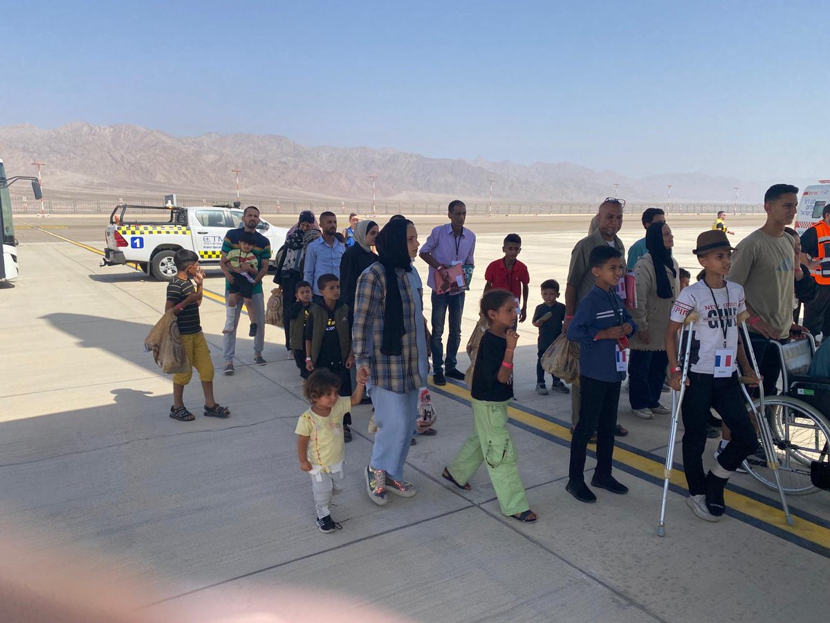 oana_toiu's tweet image. Today Romania successfully organised a humanitarian Medevac flight for patients from Gaza hospitals and their families departing from Israel.  This is the eights Romanian humanitarian flight with patients from Gaza. In cooperation with national, EU and regional partners,…