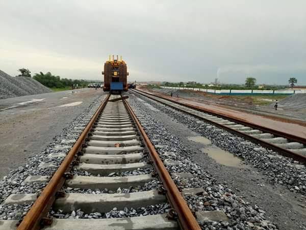 Northern Nigeria's railway infrastructure is advancing rapidly. Key milestones:
Kaduna-Kano Standard Gauge (203km) at 53% completion, up from 15% in May 2023.
Lagos-Kano Narrow Gauge rehabilitated, freight services to Kano Inland Dry Port operational.

Kano-Maradi Standard Gauge