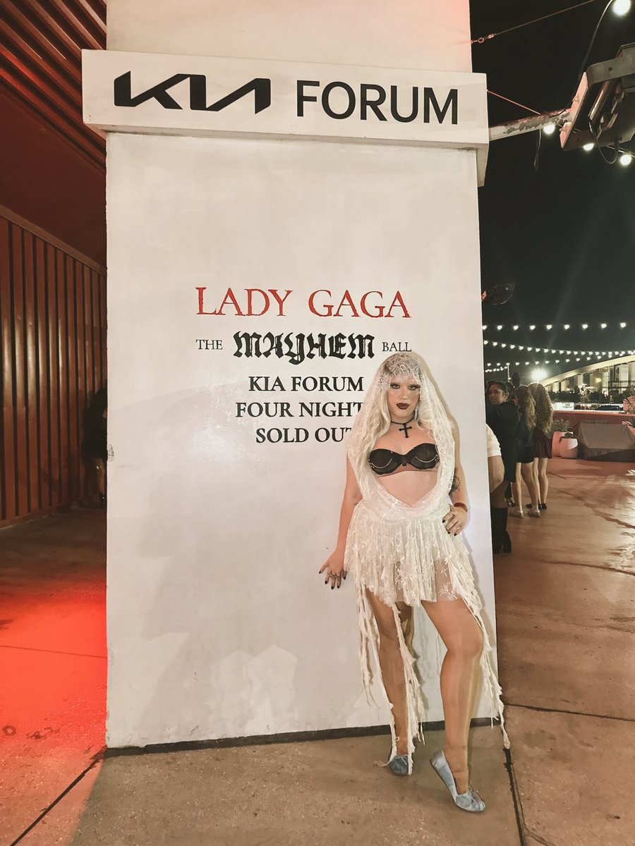 hunterblairnyc's tweet photo. the beautiful nightmare that knows her name. ๐๐๐
wearing the exact Born This Way bikini from the music video crafted by the amazing Stephanie Paterek
#mayhem #mayhemLA #ladygaga https://t.co/iA13aRN9AE