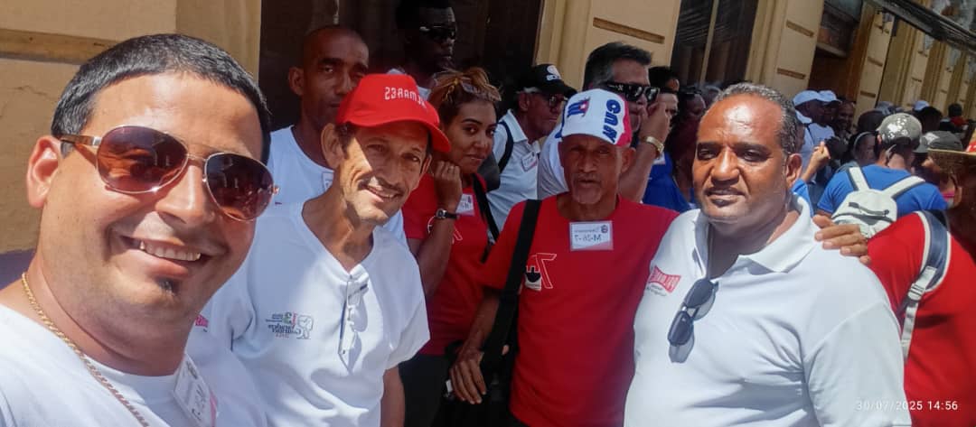 palmares_stgo's tweet image. #palmaressantiago presente en el Homenaje a Frank País y a los mártires de la Revolución.
#CubaEstáFirme
#CubaViveEnSuHistoría