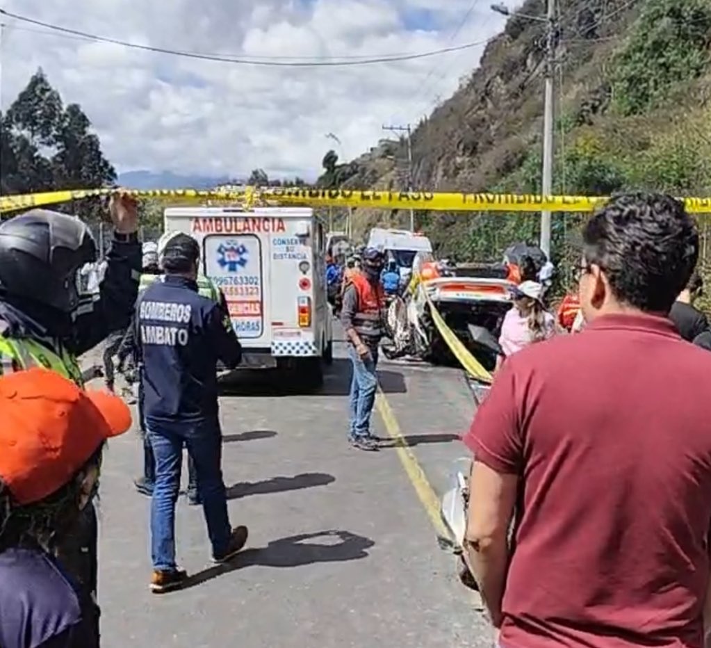 🚨 ÚLTIMA HORA🚨

1 adulto y 1 menor de edad perdieron su vida fruto del abandono de pista de un vehículo en el ingreso de Aguaján (Ambato) ruta donde se cumplía una etapa del Rally Vuelta a la República del Ecuador

Existen varios heridos y una de las personas en estado crítico