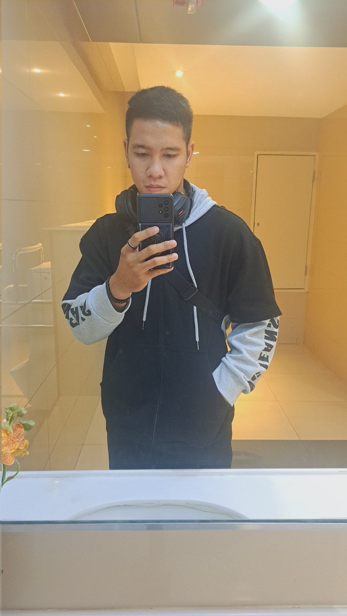 เห็นผมเป็นคนแบบนี้...แต่ไม่เคยโกหกใครนะ อะไรพอทำให้ได้ก็ทำให้ แต่ที่ทำแล้วจะมัผลเสียต่อการทำงานรึอะไรก็แล้วแต่ ผมจะไม่ทำ 🙏#พัทยา