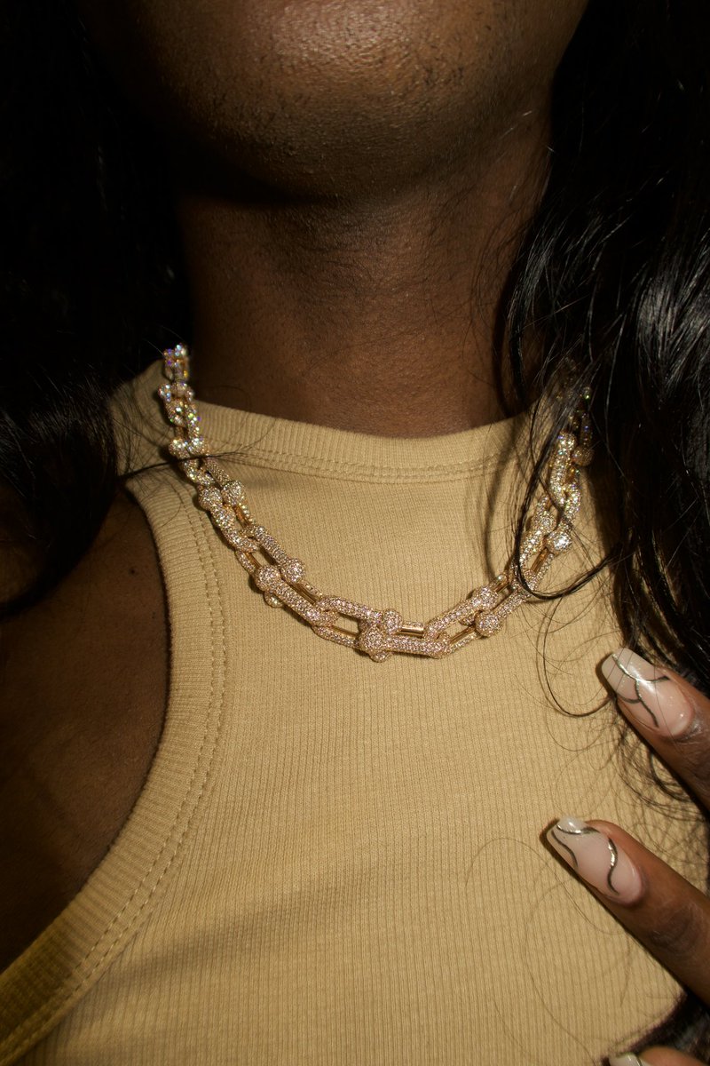 steyeuh's tweet photo. 6 figures roun’ my neck 💎 https://t.co/Eb12AR0PBX