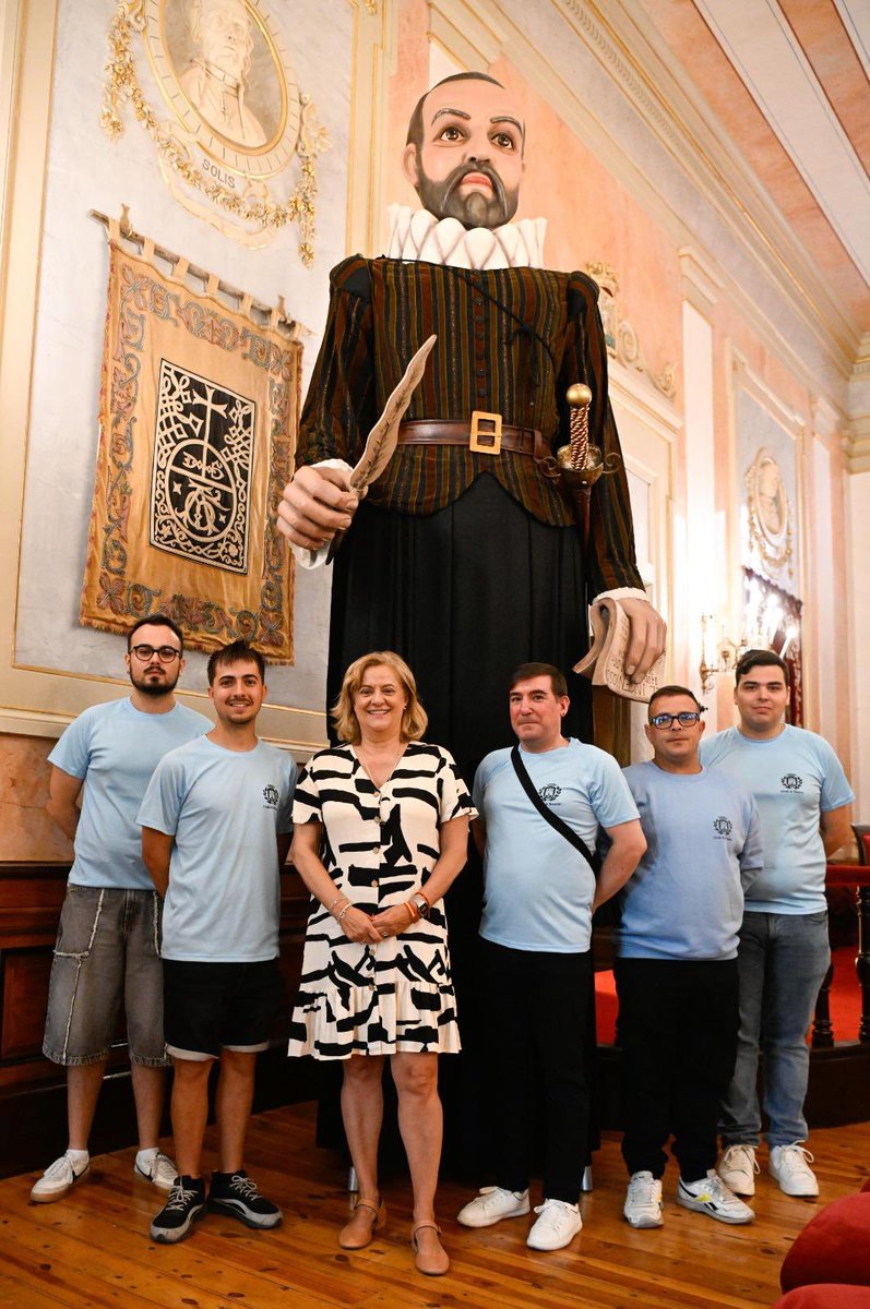 Ayuntamiento de Alcalá de Henares (@aytoalcalah) on Twitter photo AYUNTAMIENTO |
🔝 La primera teniente de alcaldesa, Isabel Ruiz <a href="/IsabelRuizMald/">Isabel RuizMaldonado</a>, el concejal de Fiestas y Tradiciones Populares, Antonio Saldaña <a href="/AntonioSalda92/">Antonio Saldaña</a>, y el Delegado de Loterías y Apuestas del Estado en Madrid <a href="/loterias_es/">Loterías del Estado</a>, Martín Moreno, han presentado el décimo de AYUNTAMIENTO |
🔝 La primera teniente de alcaldesa, Isabel Ruiz <a href="/IsabelRuizMald/">Isabel RuizMaldonado</a>, el concejal de Fiestas y Tradiciones Populares, Antonio Saldaña <a href="/AntonioSalda92/">Antonio Saldaña</a>, y el Delegado de Loterías y Apuestas del Estado en Madrid <a href="/loterias_es/">Loterías del Estado</a>, Martín Moreno, han presentado el décimo de