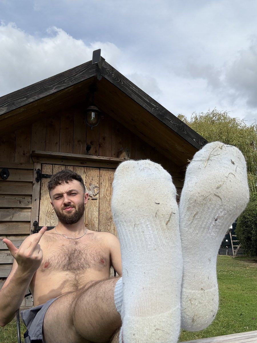 i rest, you serve.

#findom #cashmaster #feet #footfetish #findomalpha #findomking #paypig #cashslave #moneyslave