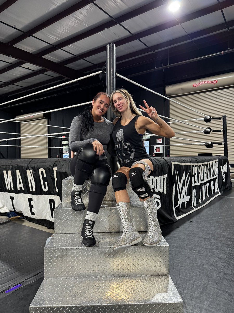 A V A (@avawwe_) on Twitter photo same time next week? 👑🤼♀️🫶🏽 same time next week? 👑🤼♀️🫶🏽
