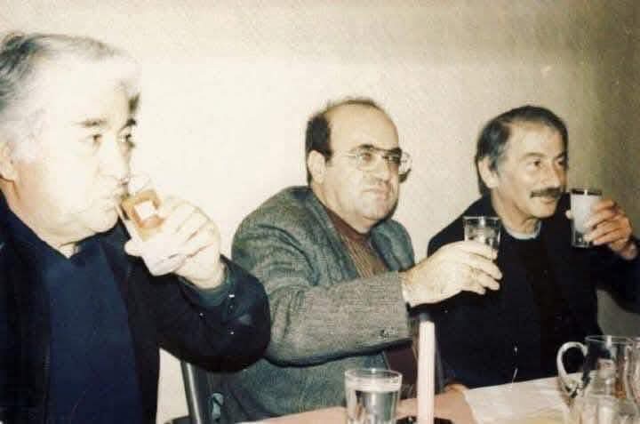 Aziz Nesin, Uğur Mumcu,  İlhan Selçuk

Biz üç ayyaştık, çomak sokmuştuk 
Bu düzenin çarkına...
Aziz Nesin