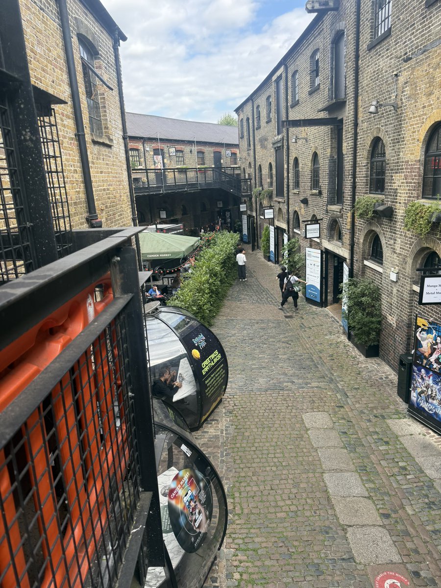 Yawkaroni's tweet image. I MET MIMIIIIIII

Also hello I moved to the UK 👹