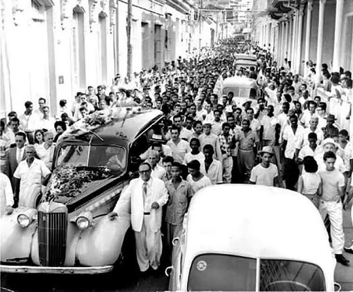 En c/ amanecer un eco de gratitud a todos aquellos patriotas q cayeron por #Cuba ,sus nombres están en el recuerdo y el alma de cada revolucionario , gloria eterna a esos que sembraron libertad con sangre y heroísmo
#CubaViveEnSuHistoria
#LaHabanaViveEnMí