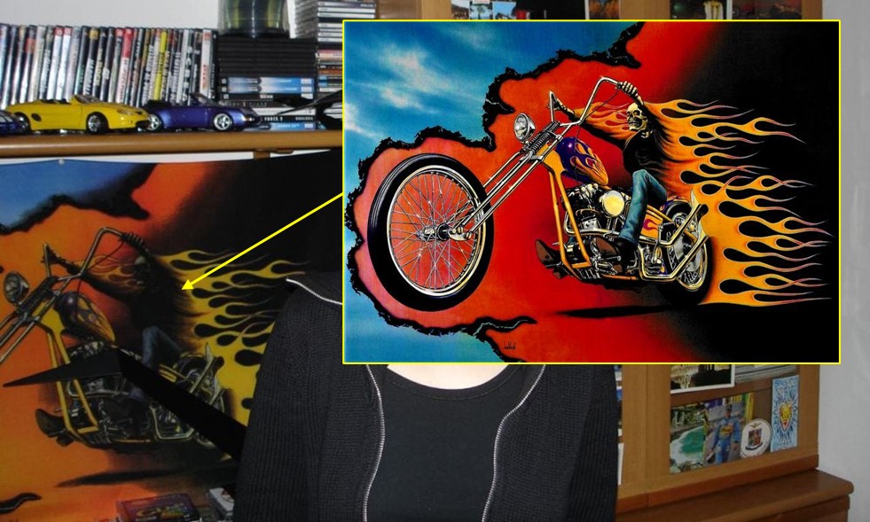 arduino_hardwin's tweet image. #ChiaraPoggi in camera di MP posa davanti un poster del "Flyin Flamin Phantom" di David Man, cofondatore de "El Forastero Motorcycle Club" assieme a Harlan Brower, un ex "Satan Slaves S.F.V. motorcycle club."