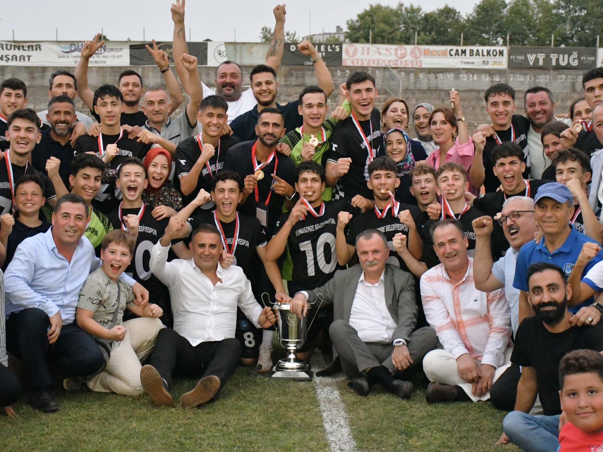 Gençlerimiz azimle, inançla ve takım ruhuyla büyük bir başarıya imza attı. Yunusemre Belediyesporumuz, Futbol U17 Türkiye şampiyonu oldu. Yunusemre’mizin adını gururla finale taşıyan ve kupayla taçlandıran tüm sporcularımızı, teknik ekibimizi, Yunusemre Belediyespor Kulüp
