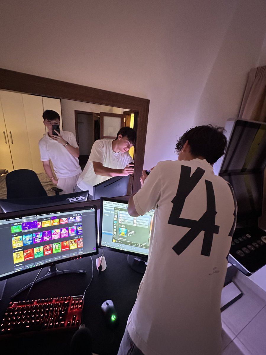 LIVE ON KICK

VERY DEGEN STREAM ⚠️