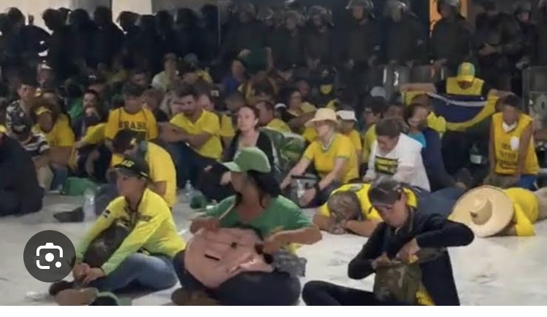O PALHAÇO (@pedro03027048) on Twitter photo Oferecemos essa vitória a vcs: presos inocentes do 08/01. Obgd <a href="/BolsonaroSP/">Eduardo Bolsonaro🇧🇷</a> 🙏🏿 Oferecemos essa vitória a vcs: presos inocentes do 08/01. Obgd <a href="/BolsonaroSP/">Eduardo Bolsonaro🇧🇷</a> 🙏🏿
