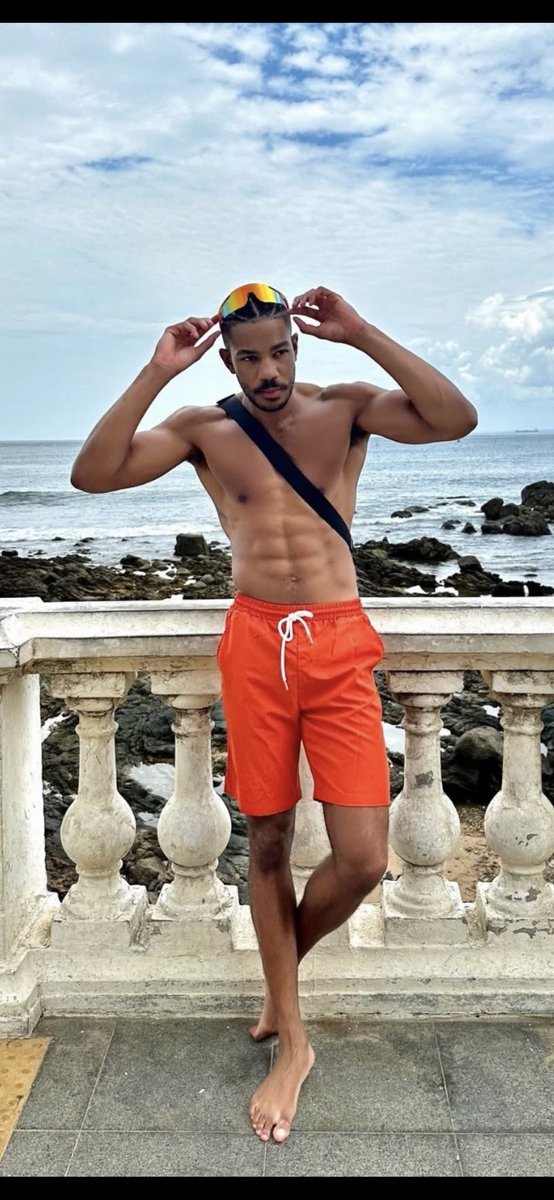 matureluv1's tweet image. Skin kissed by the sun, spirit blessed by the journey. ☀️
No stress. Just elevation.
#MelaninVibes #BlackBoyJoy #RelaxedAndReal #SoftLifeSeason