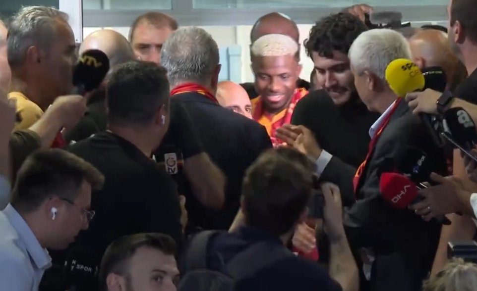 Victor Osimhen geldi.