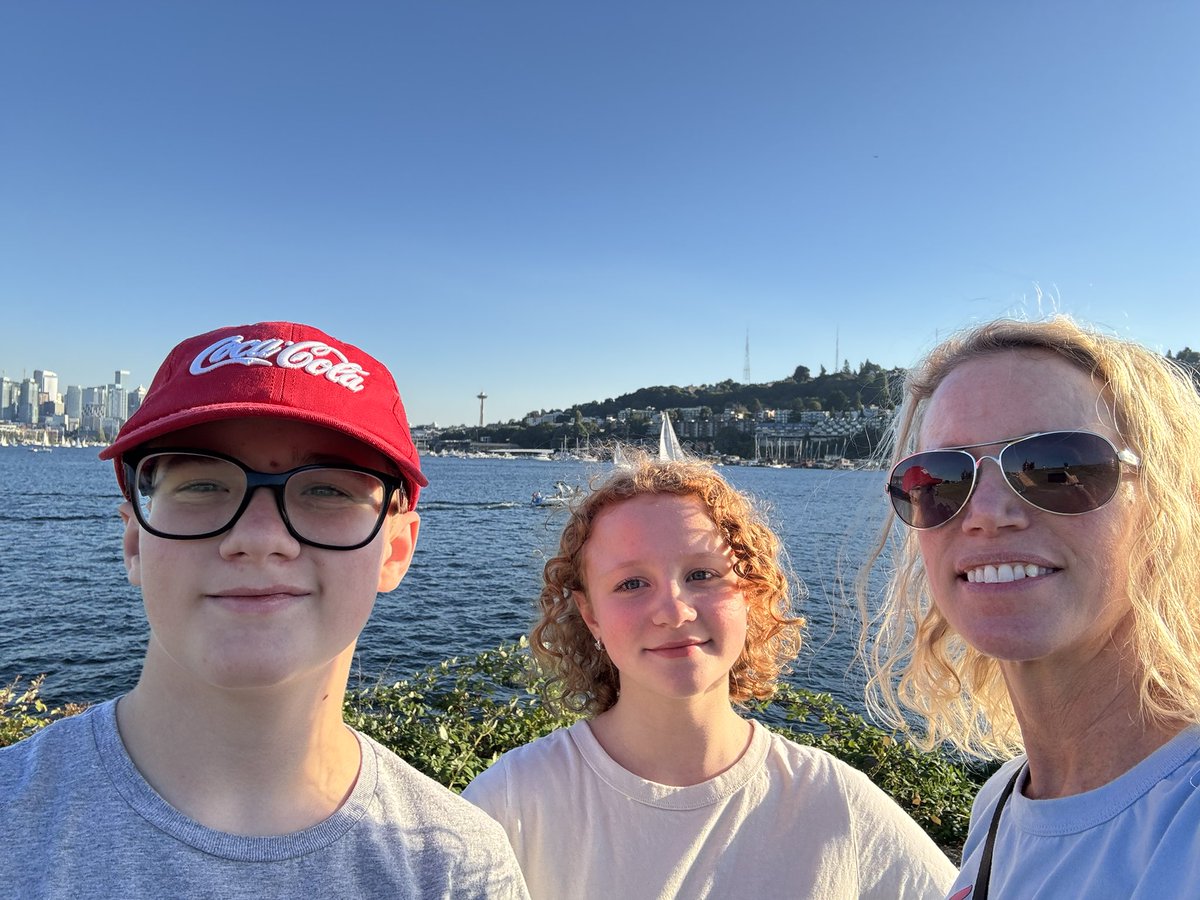 TmeIntervention's tweet photo. Watching sailboat races at Union Lake.#TMGenius #summerselfiechallenge https://t.co/FYWTKzu3it