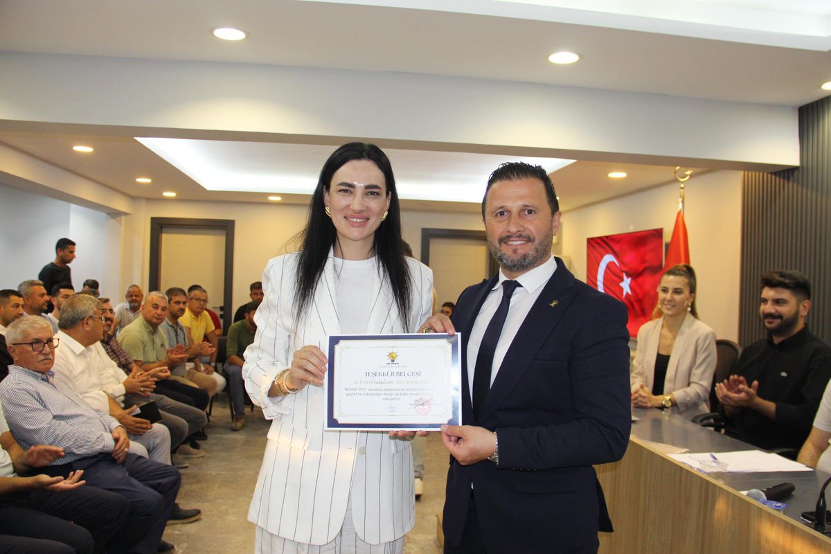 #Aydın İçin El Ele, Gönül Gönüle 💛

AK Parti Aydın İl Başkanımız Sn. Mehmet Erdem’in başkanlığında, MKYK üyemiz ve Milletvekilimizin katılımıyla İl Danışma Meclisi Toplantımızı coşku ve heyecan içinde gerçekleştirdik.

17 ilçemizin ana kademe, kadın ve gençlik kolları