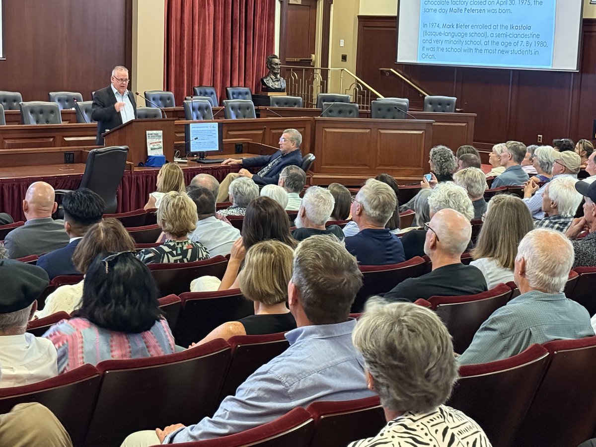 Oñati-Boise programaren 50. urteurrenaren ospakizunekin jarraitzen dugu. Orain, Boisen gaude, euskal komunitatearekin batera, egitarau bereziaz gozatzen.

Iñaki Galdosen "Abentura bat baino gehiago" liburuaren ingelesezko bertsioarekin eman genion hasiera Boiseko ekitaldiei.