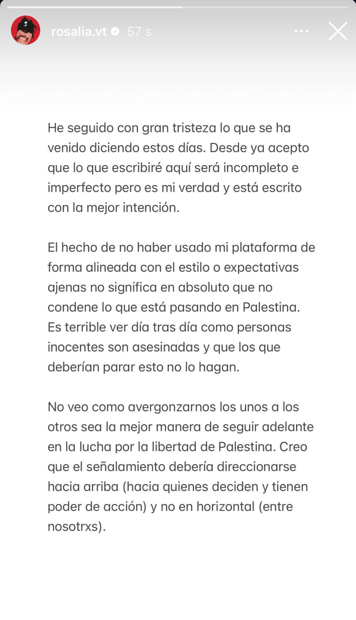 Rosalía contesta a críticas tras polémica con diseñador pro-Palestina