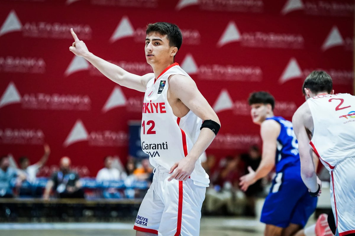 🇹🇷 Anadolu Efes' Mert Kocagözoğlu is one of the most underrated prospects at the U18 EuroBasket.

2007-born 6'6" wing is a Swiss Army knife on the court. He's a tough defender who doesn't shy away from contact and has reliable shooting upside with his off-ball movement and