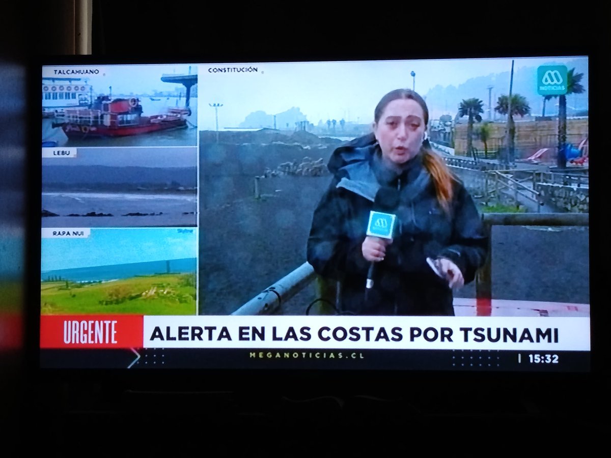 MatuPascu's tweet photo. Como se #expone la #periodista en el #borde #costero si hay #alerta de #tsunami en #Constitution, #Chile @meganoticiascl 🥹🥲 https://t.co/mzKyHsN6hi