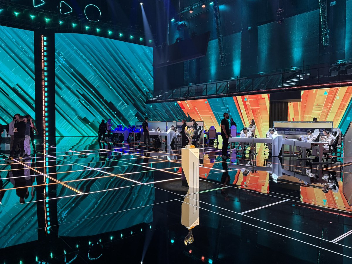 EWC応援ありがとうございました。
不甲斐ない結果に終わってしまい応援してくれた方には申し訳ないです。
ですが、得たものは沢山あったのでこっからのKNに期待して欲しいです。
今後も応援していただけたら嬉しいです🙇‍♂️
また来年、戻ってきます。