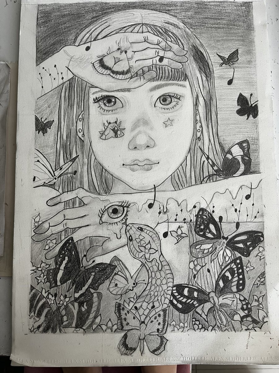 Bir el gökyüzünü tutar Rüya mı bu, yoksa gerçeğin yansıması? Gözlerimde kaybolan bir dünya Yıldızlar akar, içimde bir huzur.
Kelebekler uçar, zamanı unuturum Bir notada kaybolan rüya, beni çağırır. Sesler yok, sadece renkler dans eder, Ve ben, bir rüyanın içinde kaybolurum