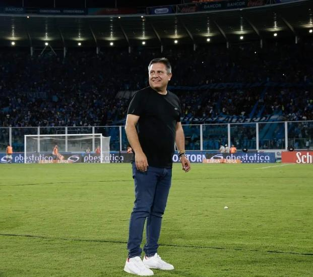 Marcos Saieva, gerente de @belgrano, dice que más de 60 colectivos con hinchas viajarán el viernes y que, en Rosario, se dispuso el Parque Alem para estacionamiento de colectivos y también de autos particulares: "Los micros salen a las 8:00 y desde Carcarañá serán custodiados"