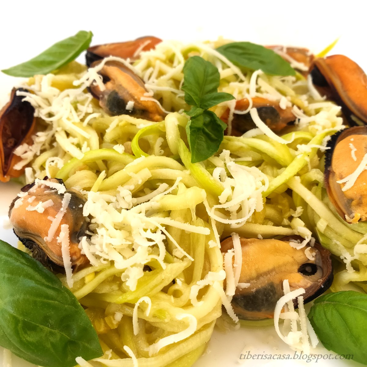 Tiberis3's tweet photo. TIBERIS : ~Espaguetis de calabacín con mejillones~ https://t.co/As6zfEW5e7 https://t.co/6scCwZrJfm