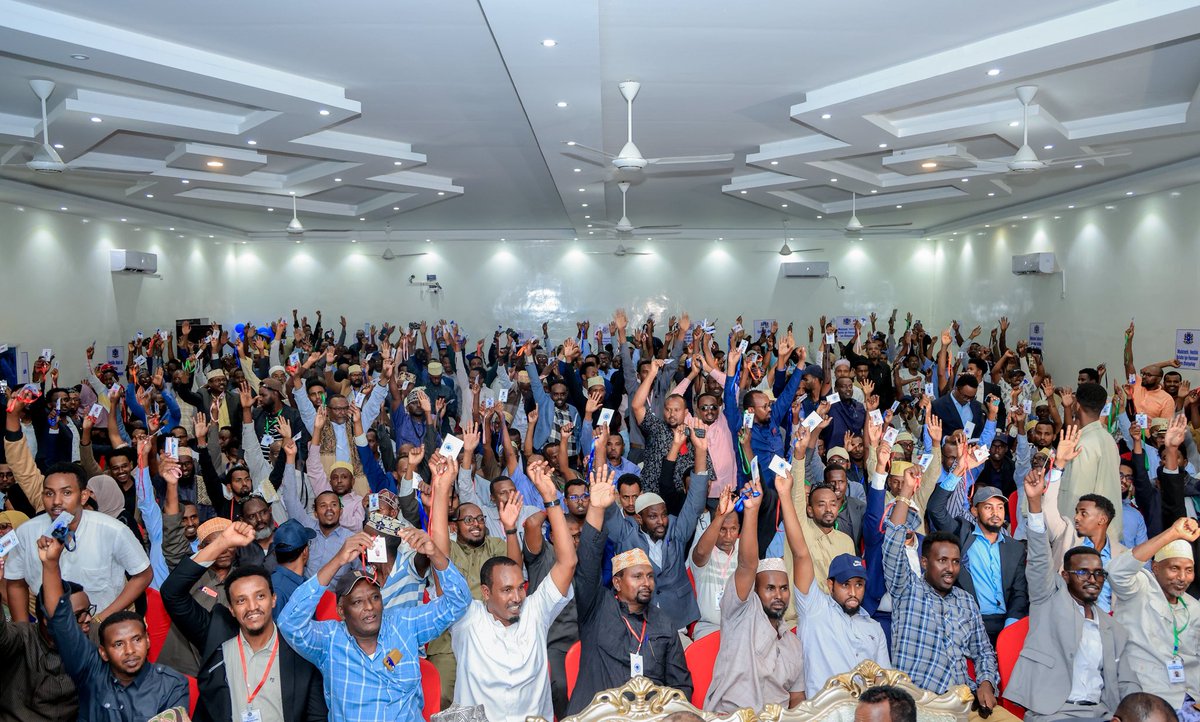 MoIFARSomalia's tweet photo. A total of 417 delegates participated in the Grand Conference, all of whom endorsed the Constitution of the new North Eastern State of Somalia through a show of hands, marking a historic moment in the state formation process. https://t.co/uDhsP77cGb