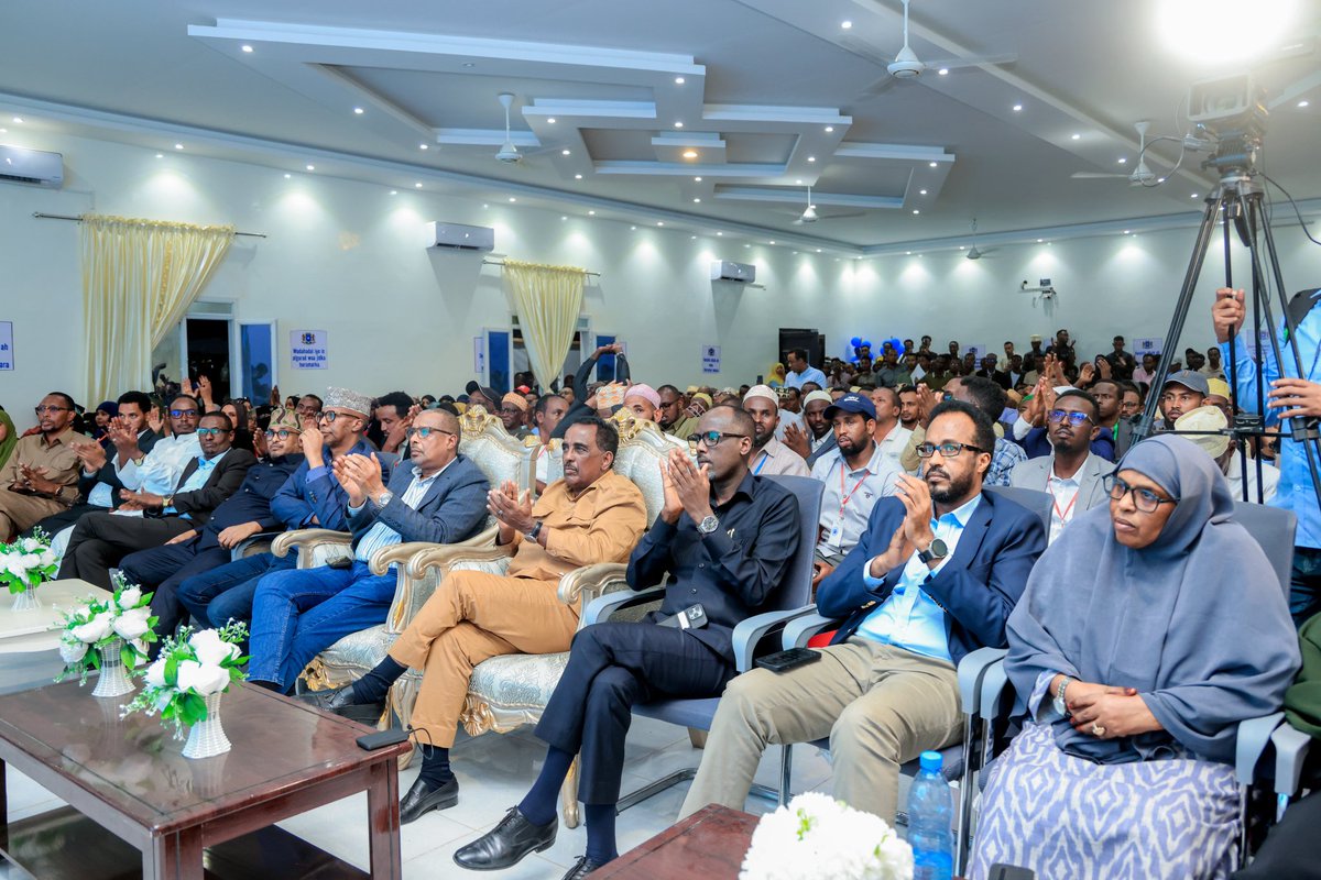 MoIFARSomalia's tweet photo. A total of 417 delegates participated in the Grand Conference, all of whom endorsed the Constitution of the new North Eastern State of Somalia through a show of hands, marking a historic moment in the state formation process. https://t.co/uDhsP77cGb