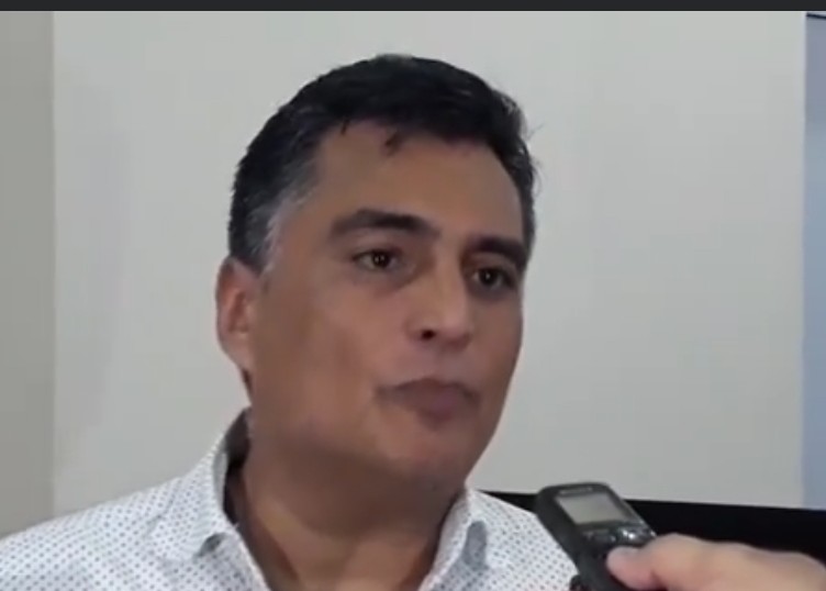 Amigo <a href="/Jamk01131232/">Jose Macea</a> q opina del sinvergüenza <a href="/LuisAHoyosC/">Luis Alfonso Hoyos Cartagena</a> exdirector de <a href="/ComfacorOficial/">Caja de Compensación Familiar de Córdoba COMFACOR</a> Córdoba? Amigo será q este sujeto se robó a <a href="/ComfacorOficial/">Caja de Compensación Familiar de Córdoba COMFACOR</a> ? Le pregunto pq nadie consigue una fortuna de la noche a la mañana,será q el dinero q presta la usurera es de el? <a href="/FiscaliaCol/">Fiscalía Colombia</a>