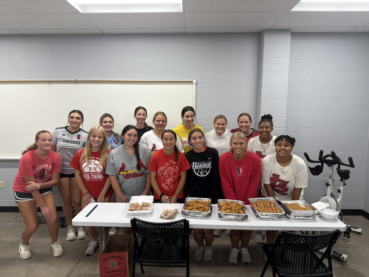 Huge thank you to Raising Canes for feeding our camp staff today! They have done a great job connecting and growing the game with future Lady Eagles! 🏀🦅