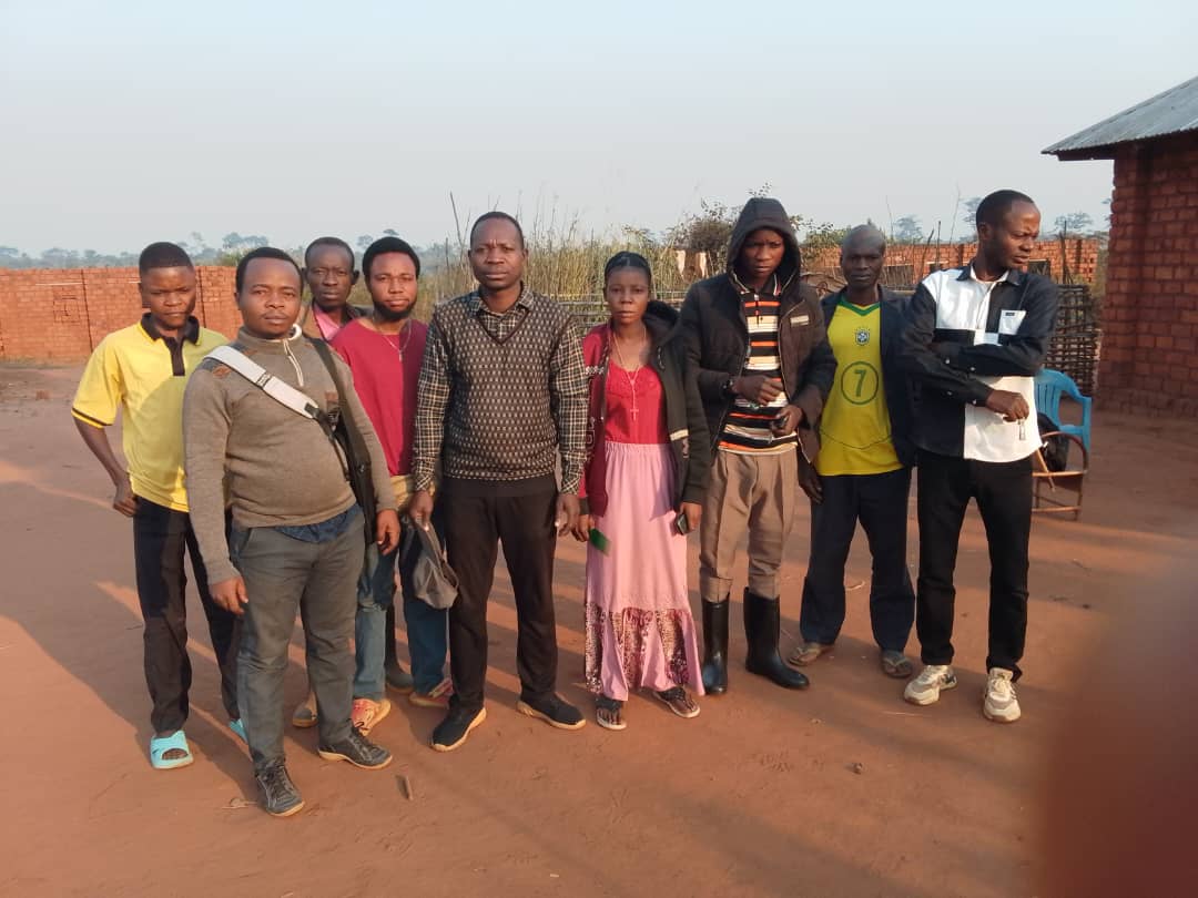 AjplO52459's tweet image. 🔴#AJPL_kasaï_Central chicote ‼️‼️‼️
🔴#RÉDYNAMISATION. 

Le conseiller en charge de la mobilisation (Coordination Provinciale), L&apos;ambassadeur Raphaël Idje Konan faisant fonction du Coordonnateur de province, était sur terrain dans le territoire de #Luiza 450 km de la ville de…