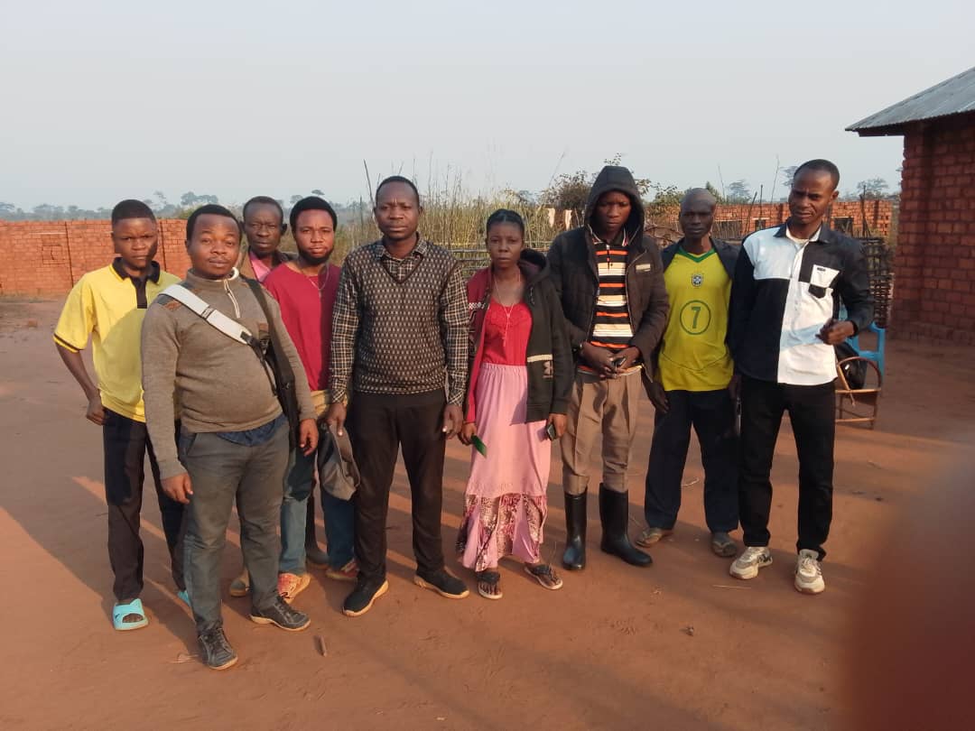 AjplO52459's tweet image. 🔴#AJPL_kasaï_Central chicote ‼️‼️‼️
🔴#RÉDYNAMISATION. 

Le conseiller en charge de la mobilisation (Coordination Provinciale), L&apos;ambassadeur Raphaël Idje Konan faisant fonction du Coordonnateur de province, était sur terrain dans le territoire de #Luiza 450 km de la ville de…