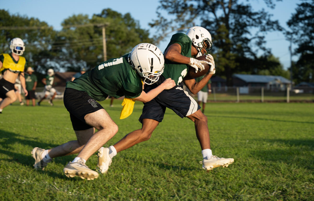 Northwest football is building more than a team - they’re building a brotherhood this season. See how new coach Mark Hall is shaping their culture: clarksvillenow.com/local/northwes…
#Vikings #Brotherhood #HighSchoolFootball