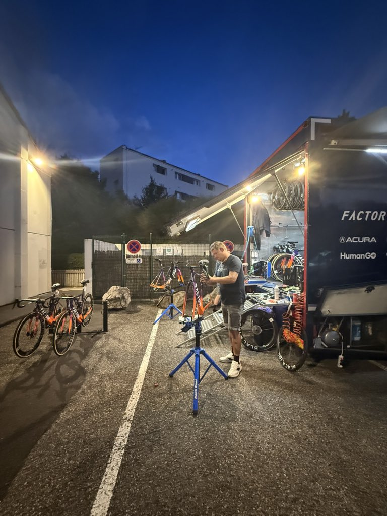 The staff are the tireless unsung heroes of <a href="/LeTourFemmes/">Le Tour de France Femmes avec Zwift</a> 💛

#TDFF2025 | #WatchTheFemmes