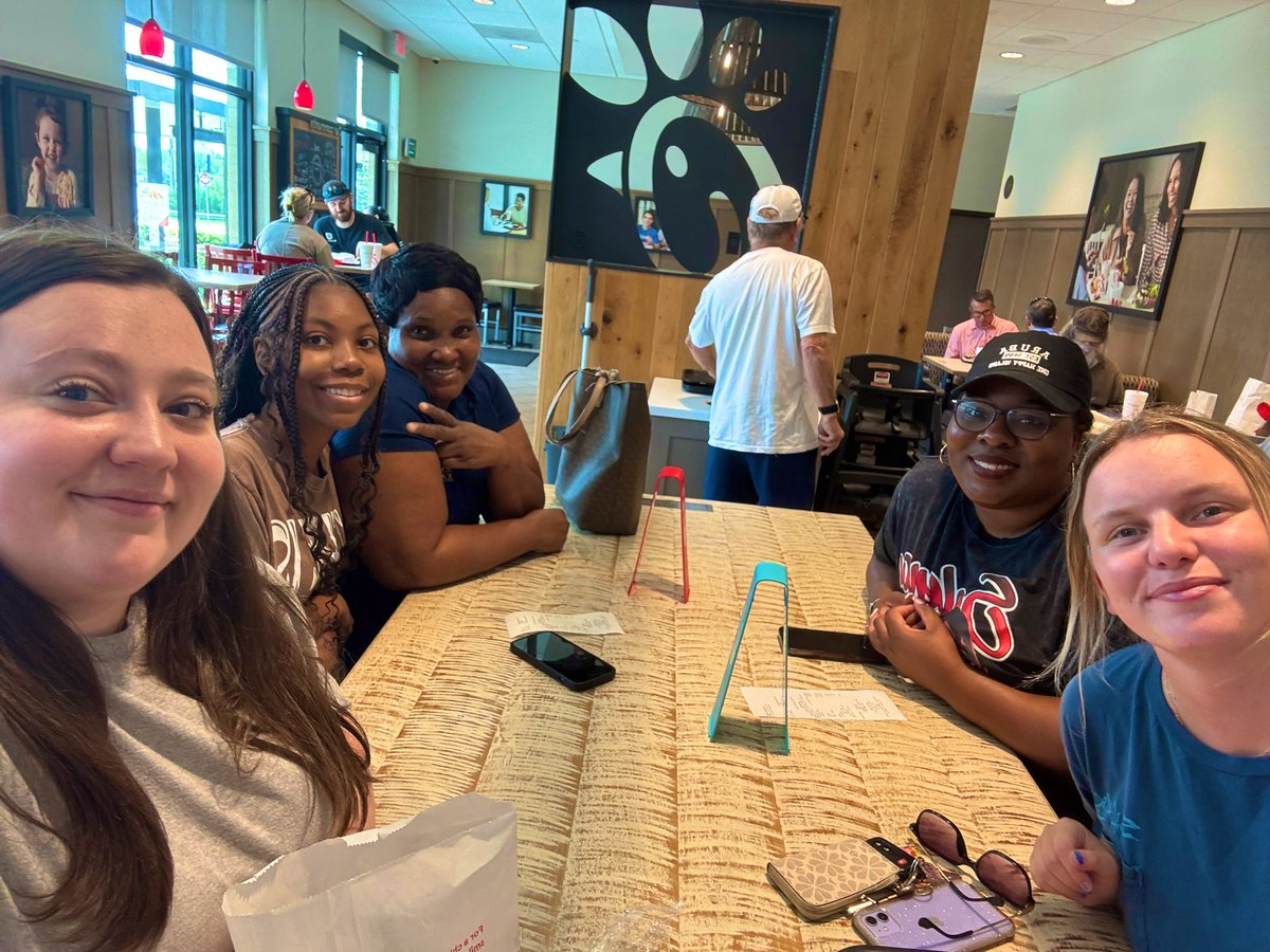 Mikayla Carter (@mikaylarcarter) on Twitter photo First workday, team lunch! ❤️🔎 <a href="/JCEScholars/">Jackson Creek</a> <a href="/PSmith1328/">Patrina Smith</a> First workday, team lunch! ❤️🔎 <a href="/JCEScholars/">Jackson Creek</a> <a href="/PSmith1328/">Patrina Smith</a>