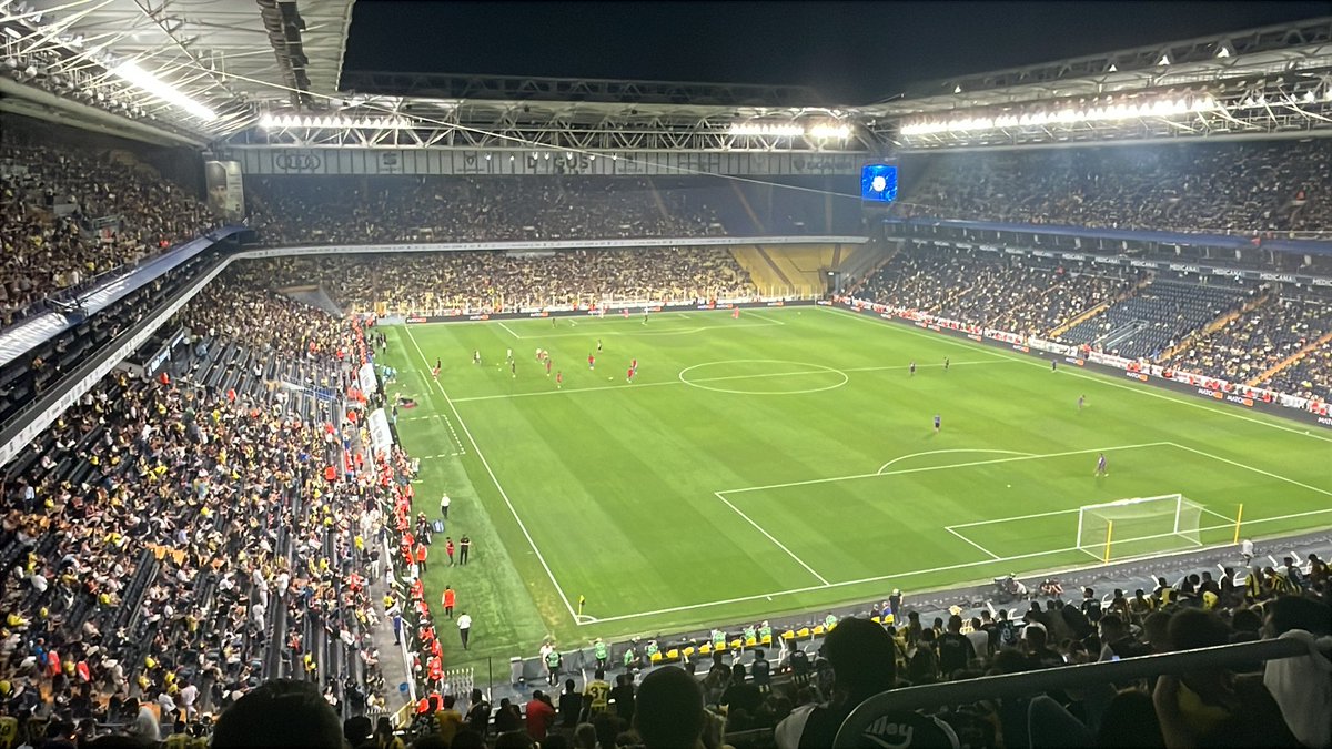 Kızıyorum sövüyorum ama vallahi küsemiyorum kopamıyorum senden.

Gene kendimi ararken olmaktan korkuttuğum yerdeyim sendeyim