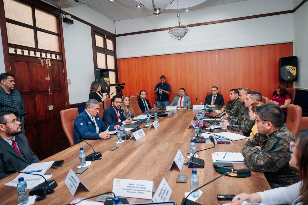 Diputado Byron Tejeda en compañía del jefe de bancada CABAL diputado Luis Aguirre se reunieron con autoridades  del MIDES, Defensa, Medio Ambiente y otras instituciones para evaluar el plan piloto que se está impulsando en apoyo a los veteranos.
