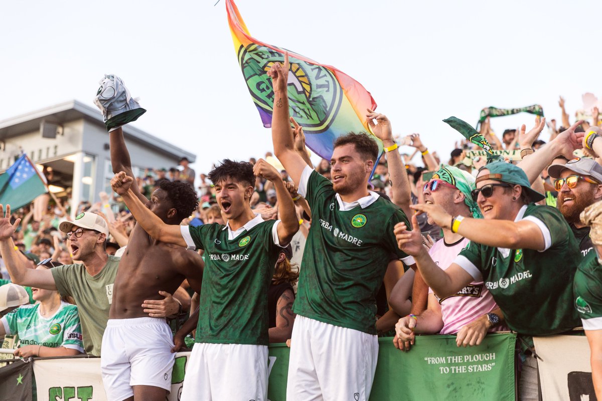 UW_MSoccer's tweet photo. The Dawgs are ready ‼️

Alex Hall, Gabe Fernandez, and @VermontGreenFC are playing for the USL 2 National Championship on Saturday!

📸 Vermont FC https://t.co/7k53OzyecT