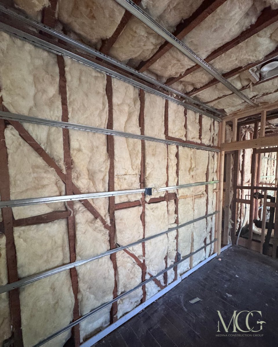 medinacgroup's tweet photo. #Insulation ✔️ Progress is moving fast on this two-story, 5-unit property!

🔨 Built by Medina Construction Group | #MCGBuilds #UnderConstruction https://t.co/Cz8OmFjGST
