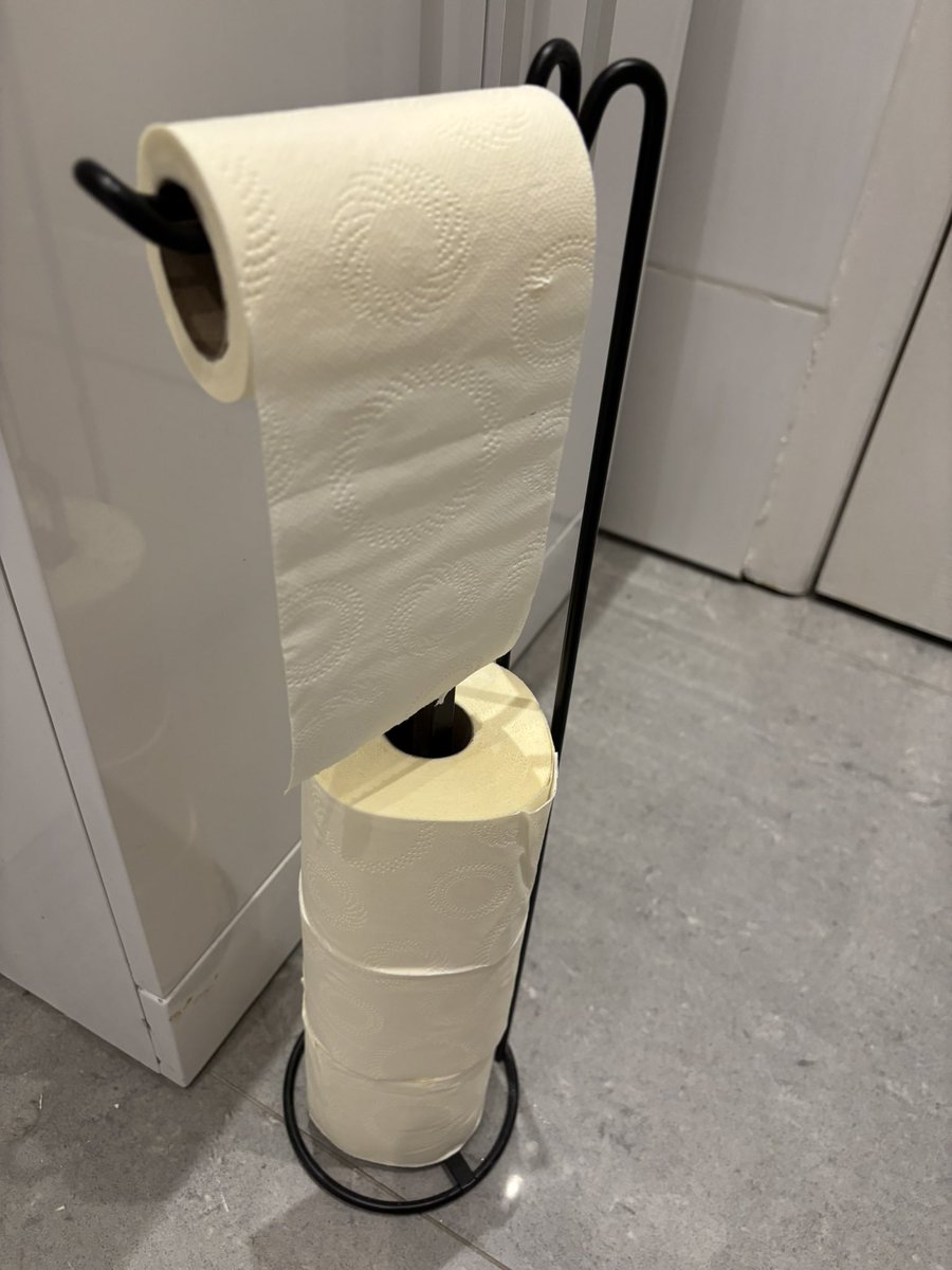 JennaMina4's tweet photo. Bought cream toilet roll from the co-op today…feel like I’ve gone back in time 30 years to my Nana’s house 🤣😍🧻 #retro #memories https://t.co/99Yr60ICU9