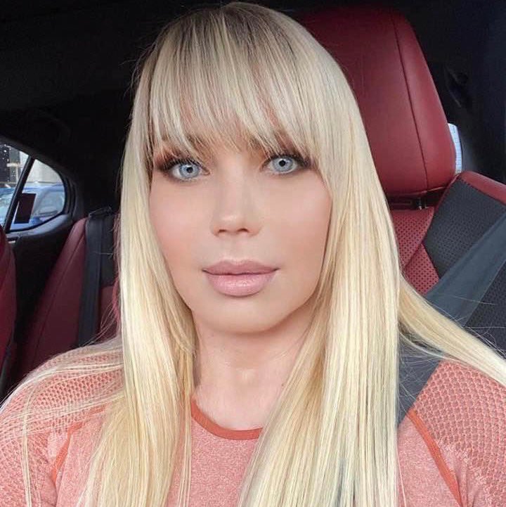 Hey America. It’s okay to be attractive. Even if you are white, straight and blond. 
#sydneysweeney 🫡