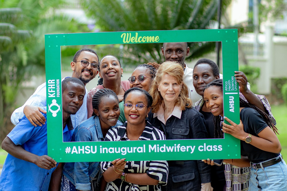 rbarwanda's tweet photo. 🚨AMAKURU AGEZWEHO🚨

Kaminuza y’Ubuvuzi ya Africa Health Sciences University, AHSU, yahawe ubutaka bwo kubakaho Ishuri ryigisha Ubuvuzi mu Rwanda.

Inama y’Abaminisitiri yateranye kuri uyu wa Gatatu, ni yo yemeje itangwa ry’ubwo butaka kuri AHSU yigisha ibijyanye no gutera ikinya, kuvura indembe, kubaga abantu, ubuvuzi bw’indwara z’imbere mu mubiri, ubw’ababyeyi n'ubw’abana. #RBAAmakuru