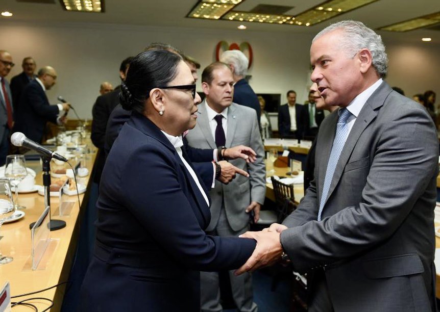 Hoy en la <a href="/cirtmx/">Cámara Nacional de la Industria de Radio y TV</a> fue un gusto recibir a la secretaria <a href="/SEGOB_mx/">Gobernación</a> <a href="/rosaicela_/">Rosa Icela Rodríguez Velázquez</a> donde comentamos varios temas de suma importancia para la industria de la radio y TV, fue enfática en apoyar siempre la libertad de expresión y de información. Charla amena y productiva .