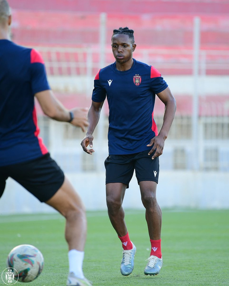 Kosi_foottalk's tweet photo. Che Malone in his first training with USM Algers .

The Cameroonian international joined the Algerian ligue 1 from Simba SC in a two years deal 

#chemalone #usmalgers https://t.co/8Z0JfxgxqJ