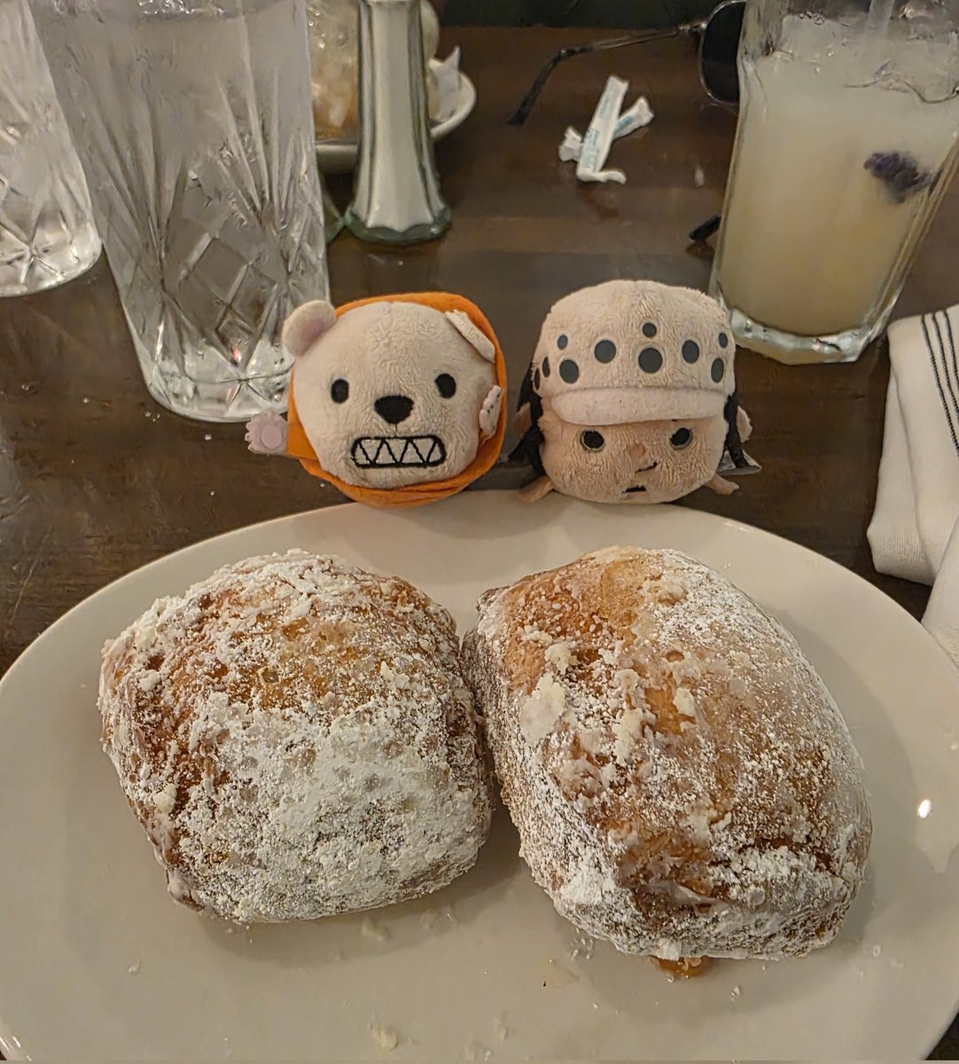 IcyXLaw's tweet image. Beignets with the boys 😋🖤❄️