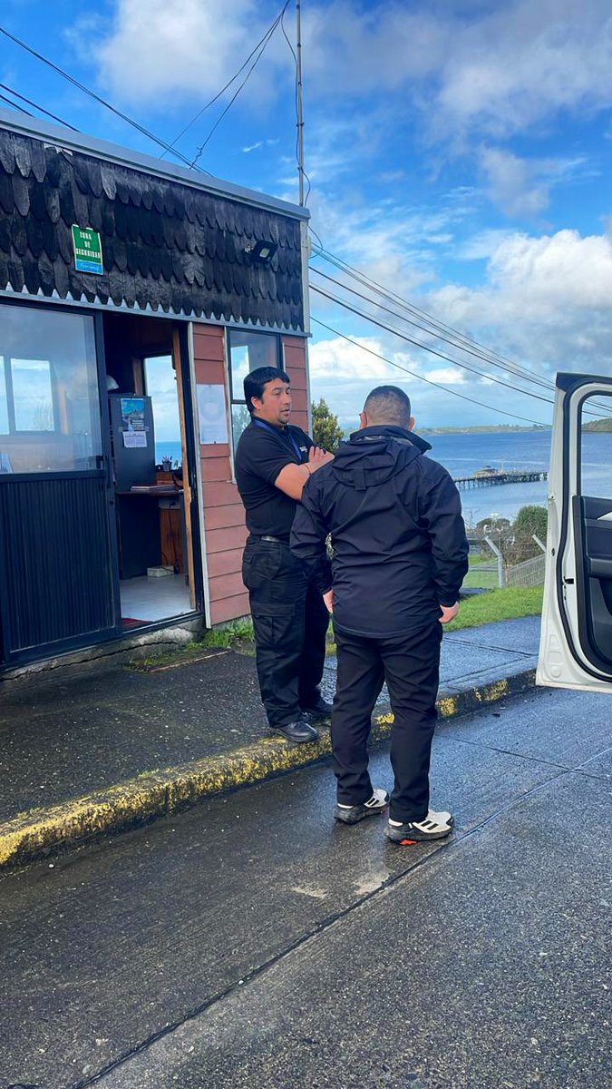 📍En #Quellón se realiza visita Inspectiva preventiva a plantas de proceso ubicados en zona costera, constatando la correcta ejecución de medidas preventivas en función de la #AlertaSenapred por Tsunami con un total de 2.533 trabajadores/as evacuados desde sus lugares de trabajo